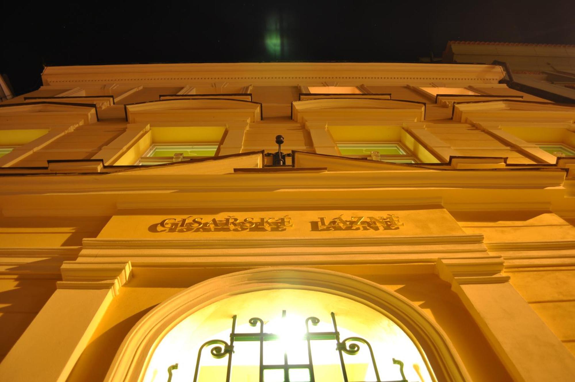Pension Imperial Spa Йичин Экстерьер фото